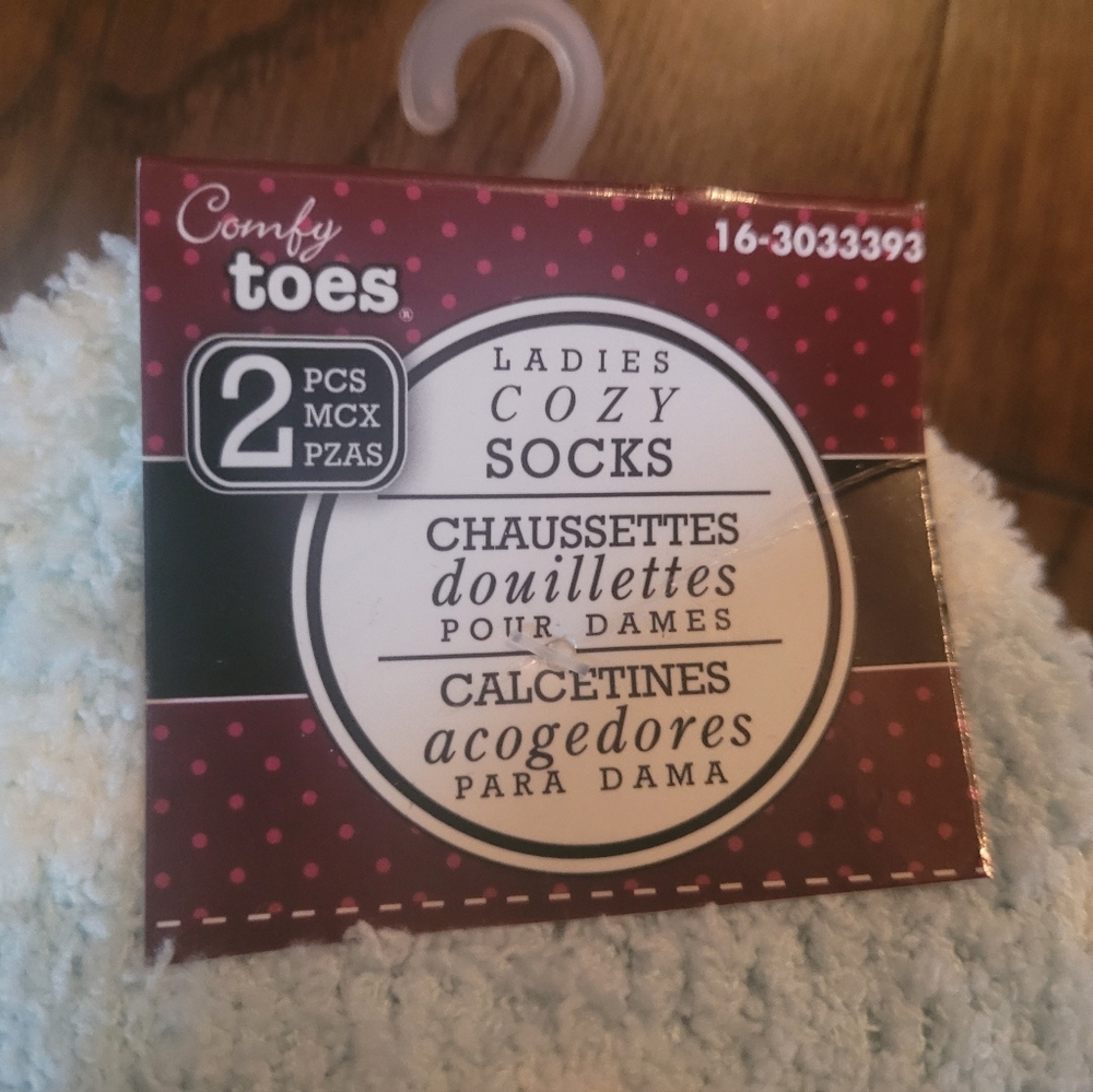 NWT Comfy Toes 2 Pk Soft Socks - Picture 5 of 5